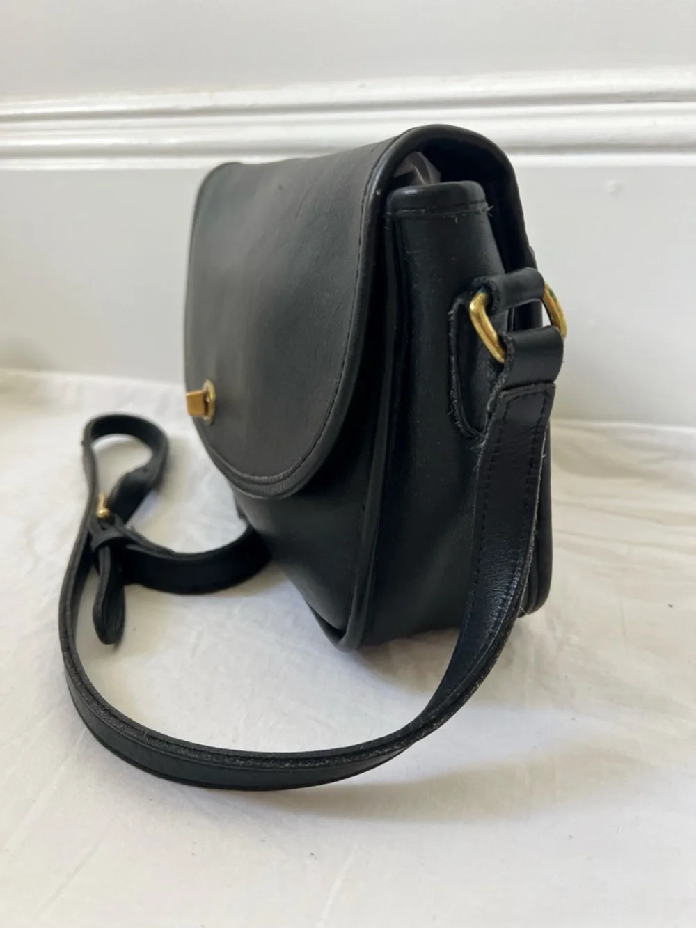 Vintage Coach Black Leather Crossbody with Gold Turn-Lock Made in USA - Picture 3 of 7